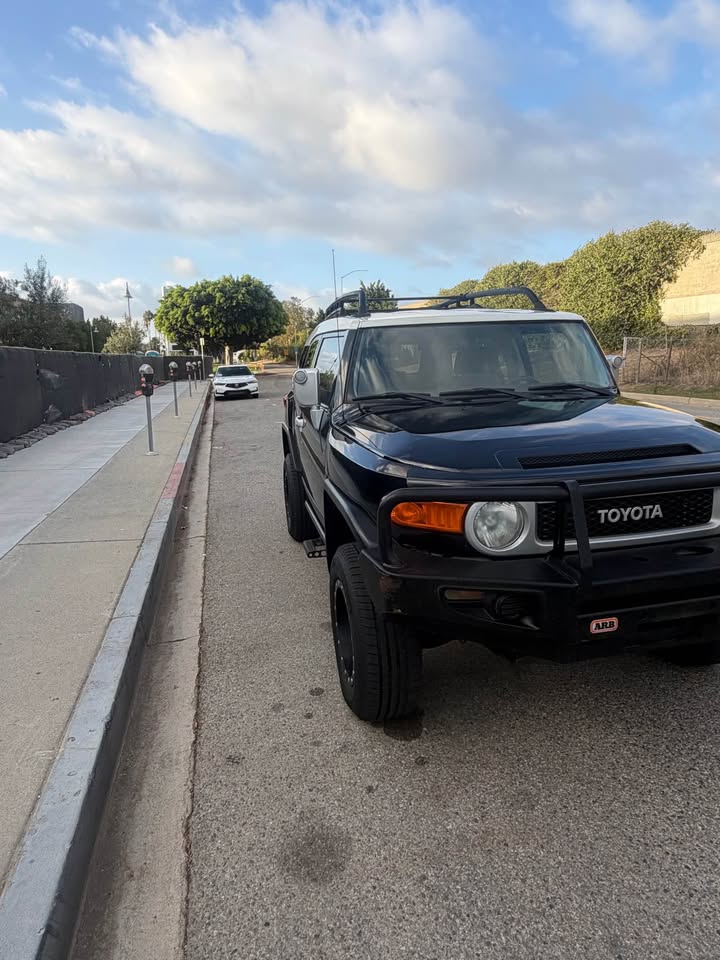 2010 Toyota FJ Cruiser · Sport Utility 2D in Wilmington, CA (photo 11) — photo 11