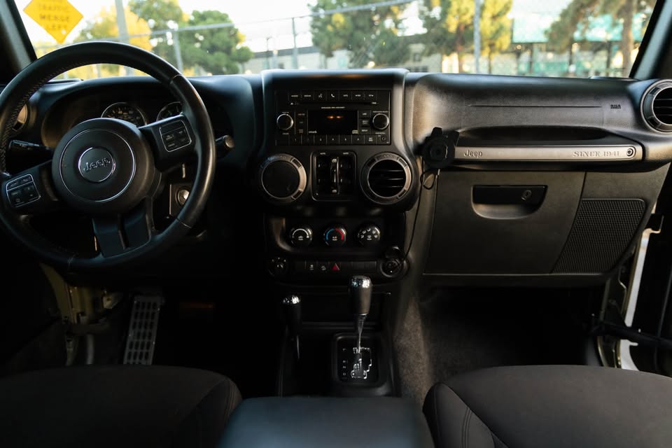 2015 Jeep Wrangler Unlimited Sport 4 Door in Long Beach, CA (photo 12) — photo 12