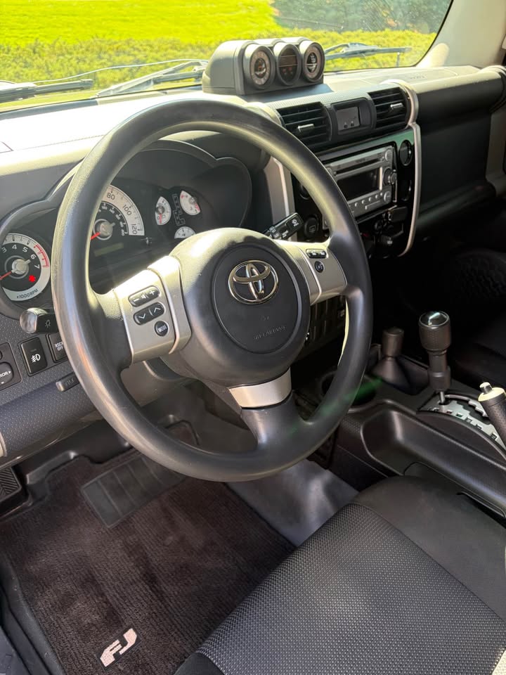 2013 Toyota FJ Cruiser · Sport Utility 2D in Fort Collins, CO (photo 12) — photo 12