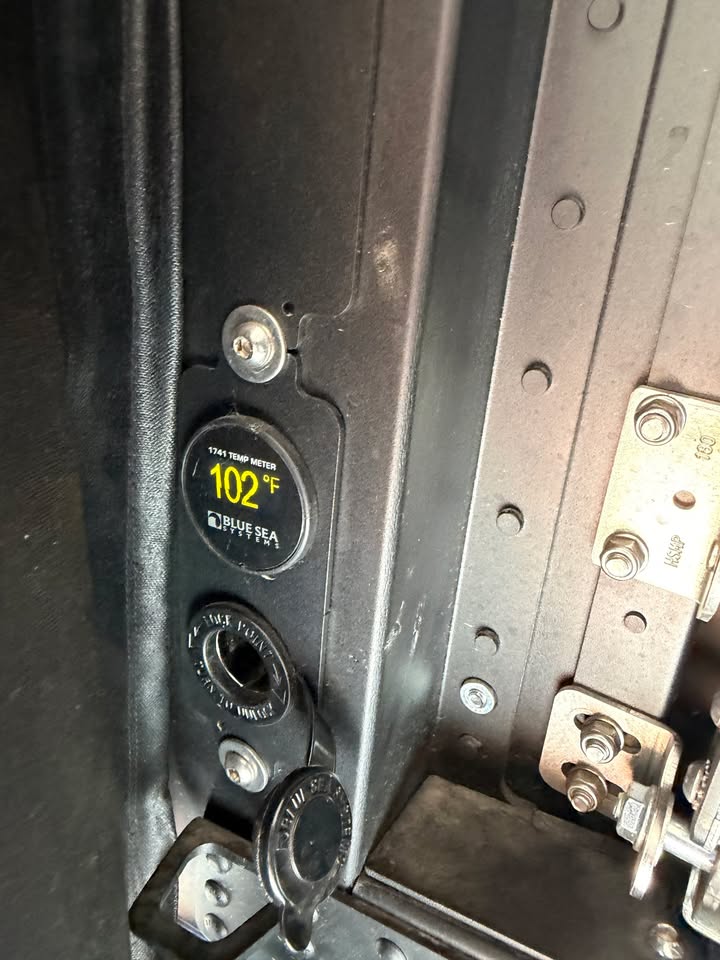 Super Pacific X1 Camper for Long Bed 6' Tacoma in Vancouver, WA (photo 12) — photo 12