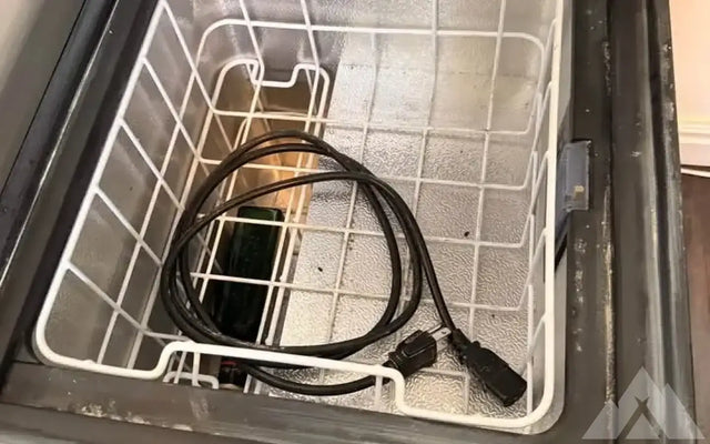 12V camping fridge ICECO VL60 — photo 2