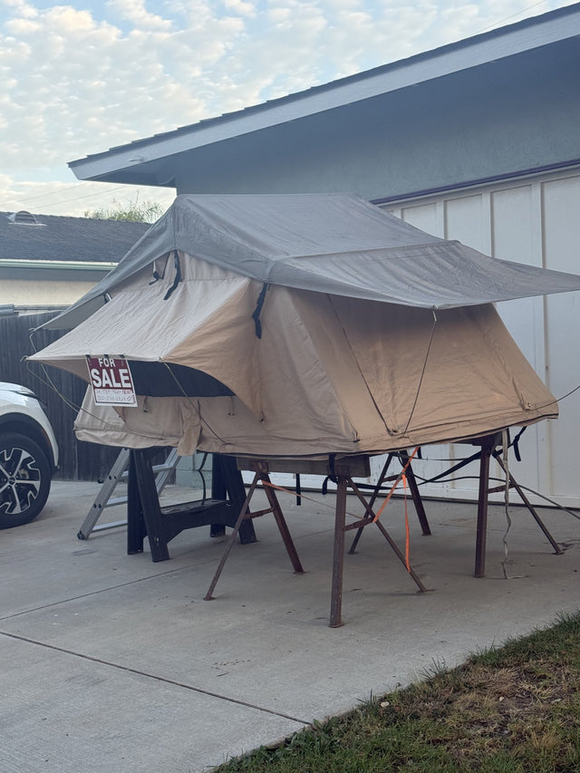Smittybilt Softshell Rooftop Tent with Queen Mattress and Ladder — photo 3