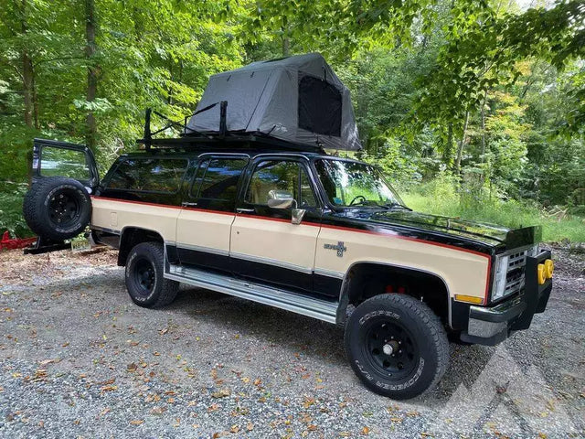 1998 Chevrolet Suburban — photo 2