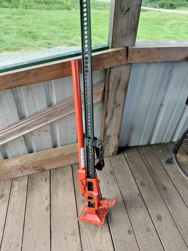 Hi lift jack in Battle Ground, WA (photo 1) — photo 1