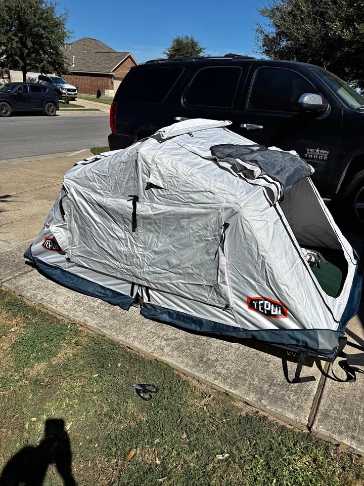 BRAND NEW Thule Tepui Low-Pro 2 Rooftop Tent + Thule Overcast Awning Combo - Never Used in Kyle, TX (photo 1) — photo 1