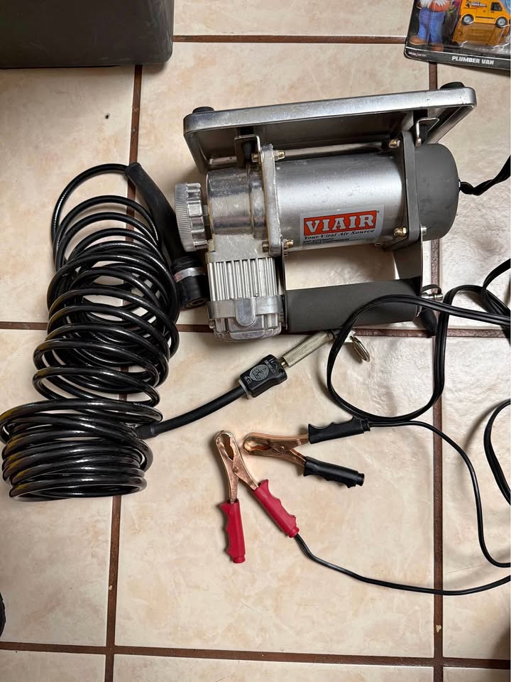 VIAIR 300P Automatic Portable Compressor 12V 150 PSI in Santa Rosa, CA (photo 1) — photo 1
