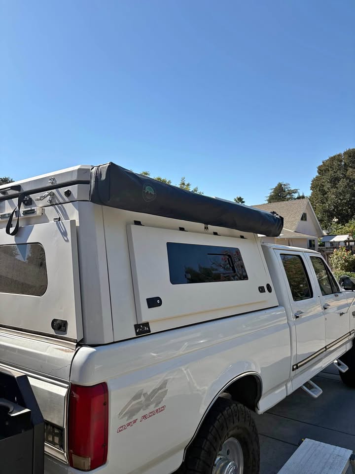 Overland Vehicle Systems 270 Awning - Passenger (including brackets) in Davis, CA (photo 1)