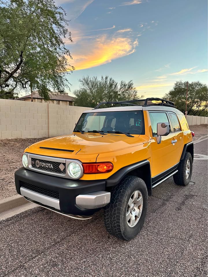 2007 Toyota FJ Cruiser · Sport Utility 2D in Phoenix, AZ (photo 1)