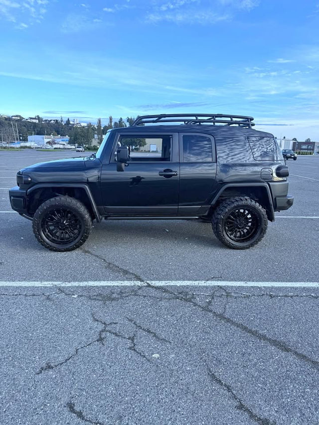 2007 Toyota FJ Cruiser in Everett, WA (photo 1)