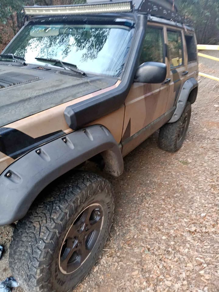 2000 Jeep Cherokee · Overland Sport Utility 4D in Auburn, CA (photo 1) — photo 1