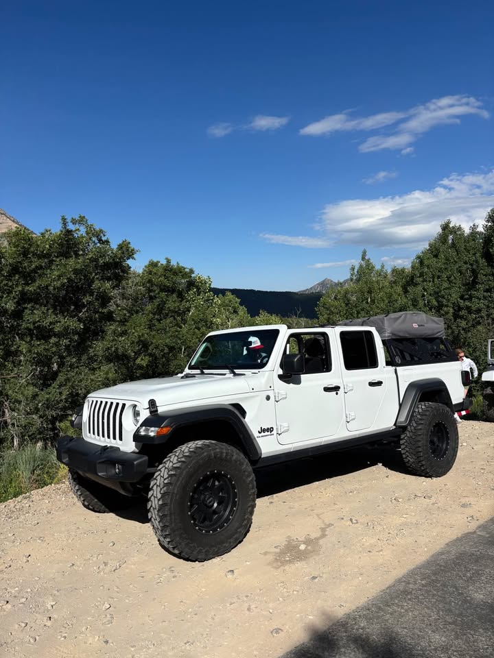 2021 Jeep Gladiator · Sport Pickup 4D 5 ft in Vineyard, UT (photo 1) — photo 1