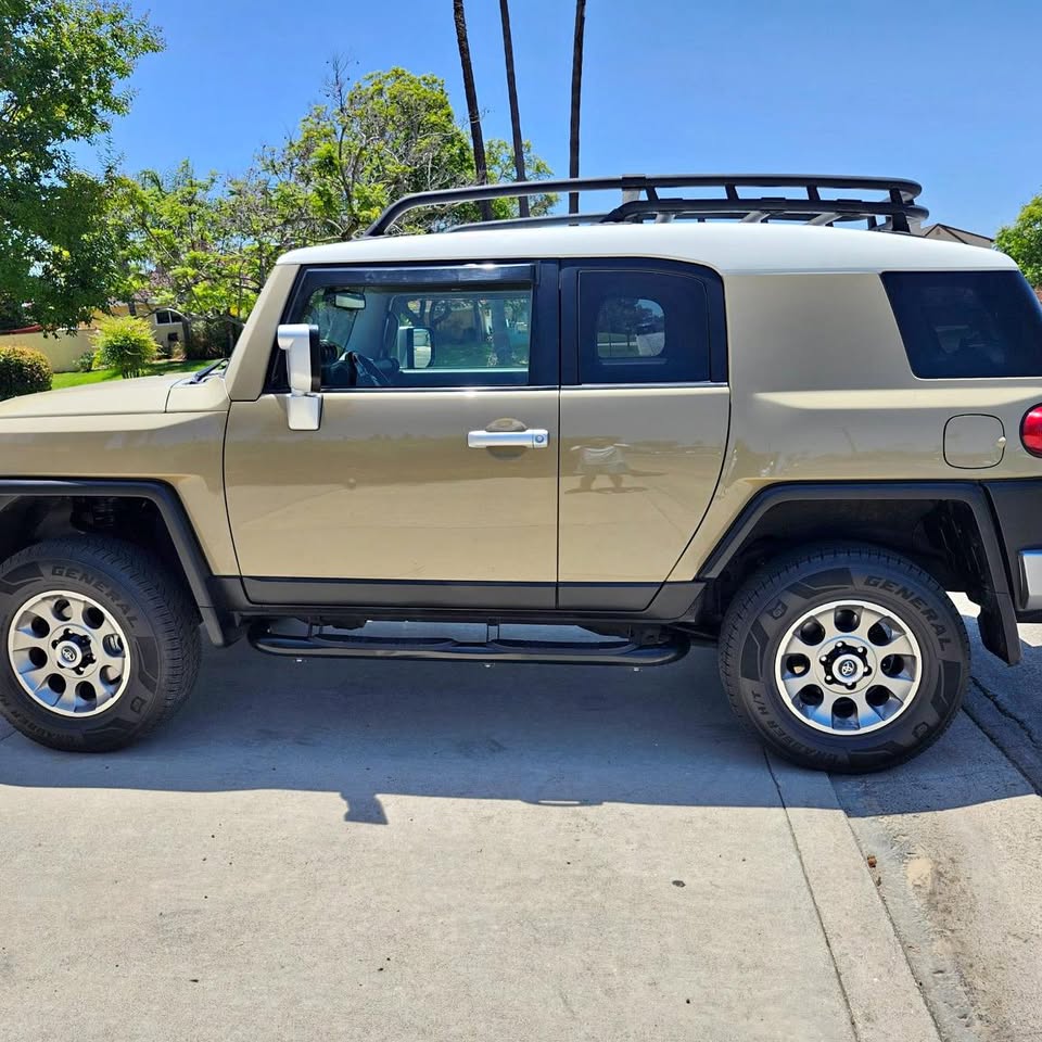 2012 Toyota fj cruiser 4×4 in Los Angeles, CA (photo 1) — photo 1