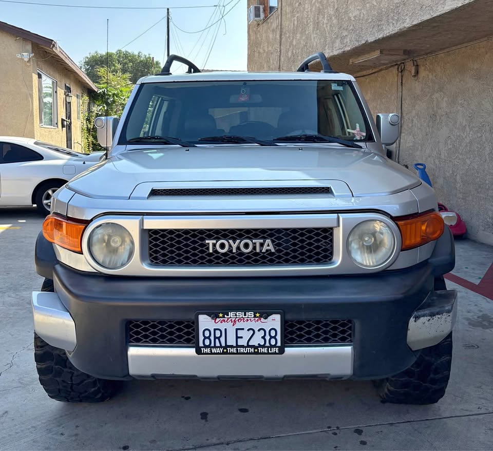 2007 Toyota FJ Cruiser in Paramount, CA (photo 1)