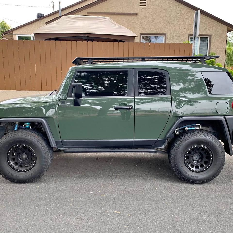 2011 Toyota FJ Cruiser in Lakewood, CA (photo 1)