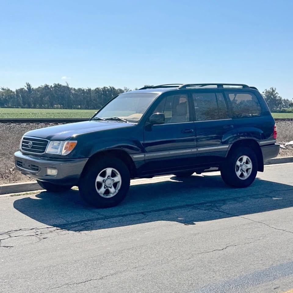 2000 Toyota Land Cruiser J100 in Ventura, CA (photo 1)