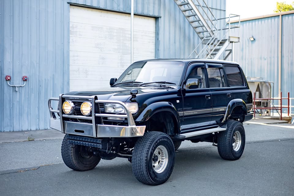 1993 Toyota Land Cruiser VX Limited in Woodland Hills, CA (photo 1)