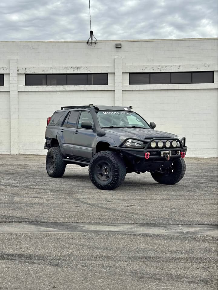 2004 Toyota 4Runner in Burbank, CA (photo 1) — photo 1