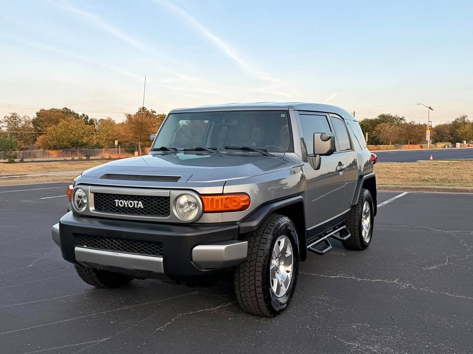 2010 Toyota FJ Cruiser - Backup Camera - Bluetooth - 1-Owner - Clean Title - 176K Miles in Cedar Park, TX (photo 1) — photo 1