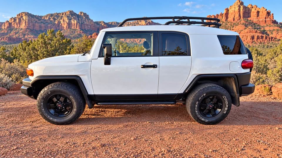2008 Toyota FJ Cruiser · Sport Utility 2D in Scottsdale, AZ (photo 1)