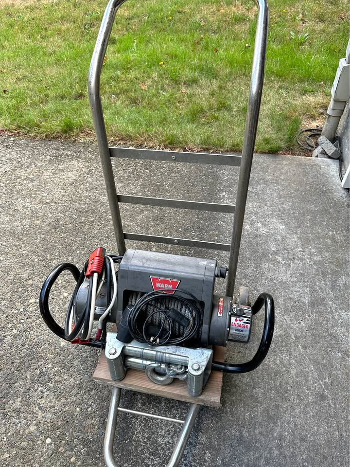 Warn Winch x8000i on Receiver Mount in Vancouver, WA (photo 1) — photo 1