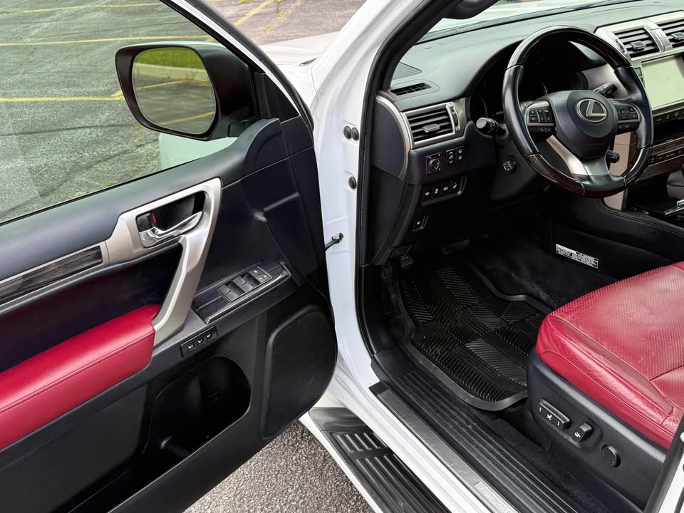 2020 Lexus GX in Toronto, ON (photo 12)