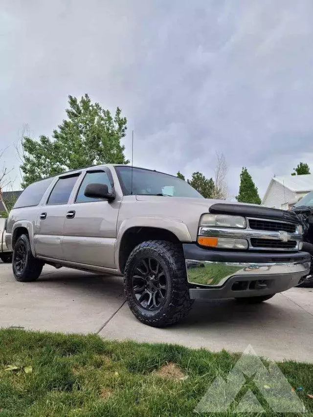 2000 Chevrolet Suburban — photo 2