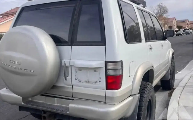 2000 Isuzu Trooper — photo 2