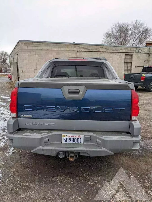 2002 Chevrolet Avalanche — photo 3