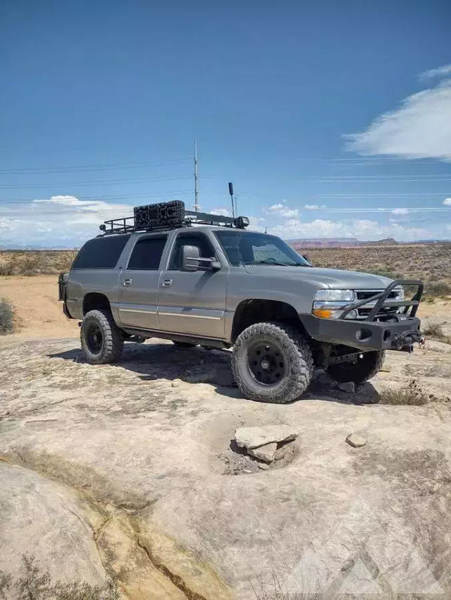 2002 Chevrolet Suburban — photo 3