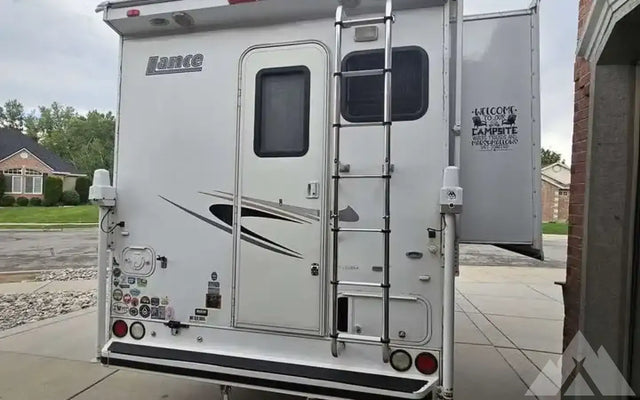 2008 Lance 861 — photo 3