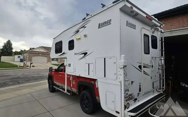 2008 Lance 861 — photo 2