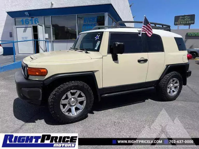 2008 Toyota FJ Cruiser — photo 2