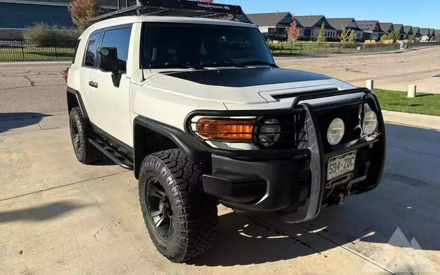 2010 Toyota FJ Cruiser — photo 2