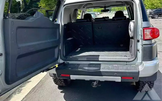 2010 Toyota FJ Cruiser — photo 2