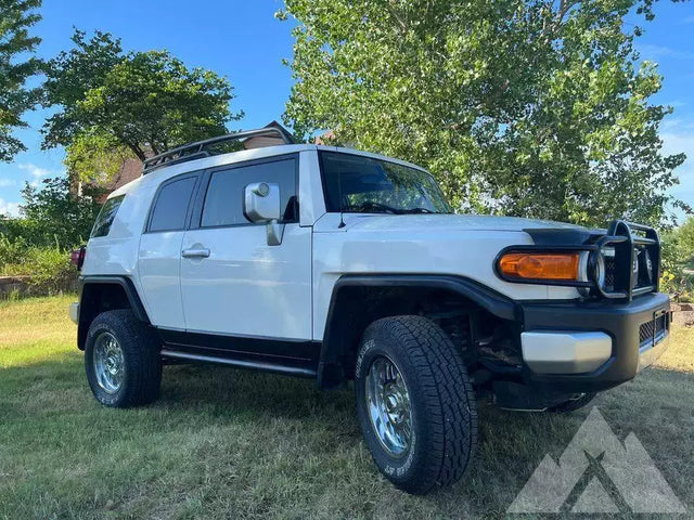 2010 Toyota FJ Cruiser — photo 2