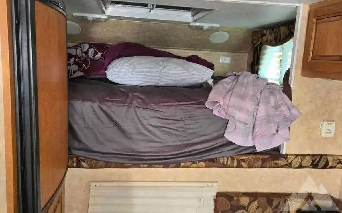 2012 palomino in bed truck camper — used for sale in Kemmerer, WY (photo 4) — photo 4