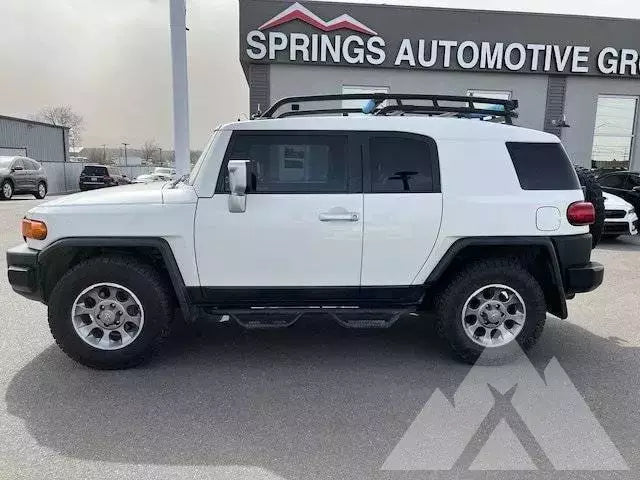 2012 Toyota FJ Cruiser — photo 2