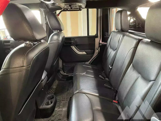 2013 Jeep Wrangler — photo 2