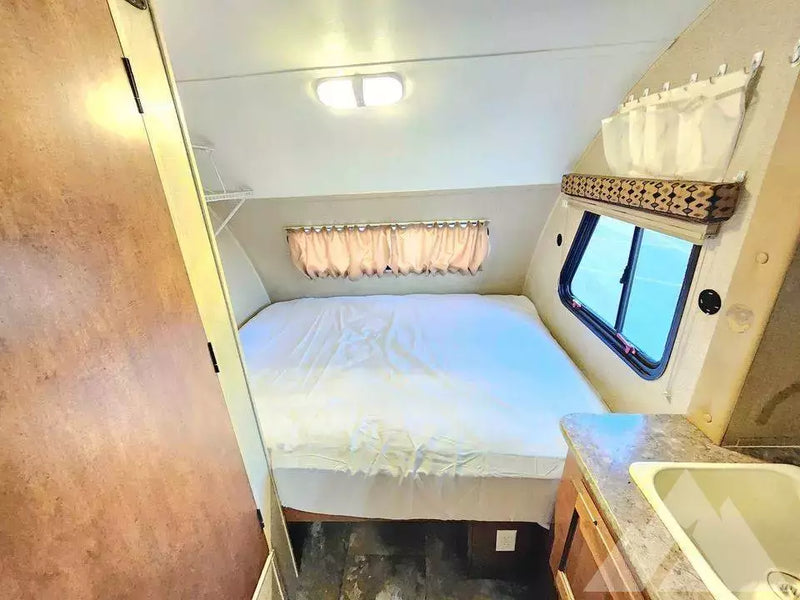 2014 R pod by Forest River 20ft with slide out! — used overland trailer for sale in Loomis, CA (photo 2) — photo 2
