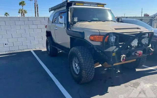 2014 Toyota FJ Cruiser — photo 2