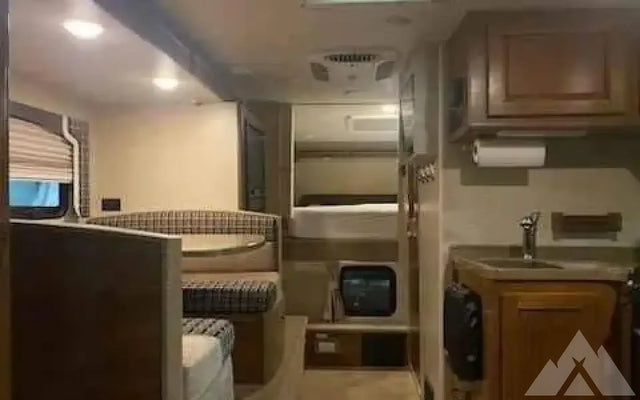 2017 Lance camper model 1172 — photo 3