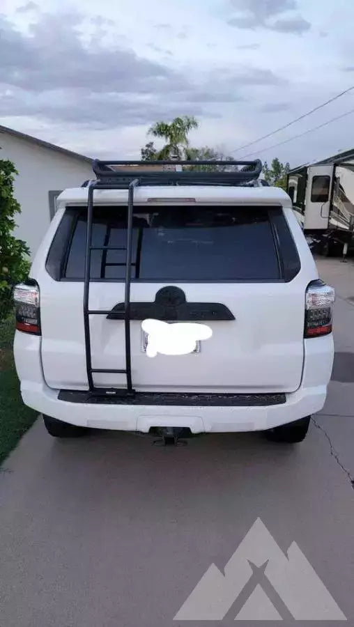 2017 Toyota 4Runner — photo 2