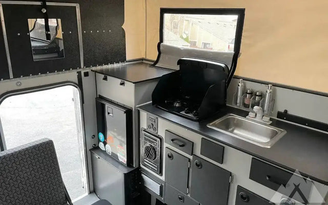 2018 Four Wheel Camper hawk — photo 2