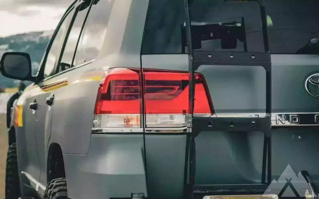 2018 Toyota Land Cruiser — photo 2