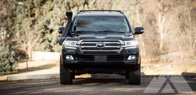 2018 Toyota Land Cruiser — photo 2