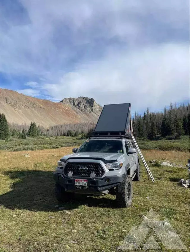 2018 Toyota Tacoma — photo 2