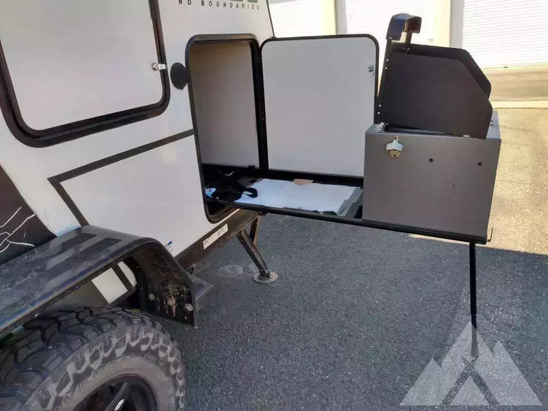 2018 Used Forest River No Boundaries Toy Hauler RV — used overland trailer for sale in Boise, ID (photo 4) — photo 4
