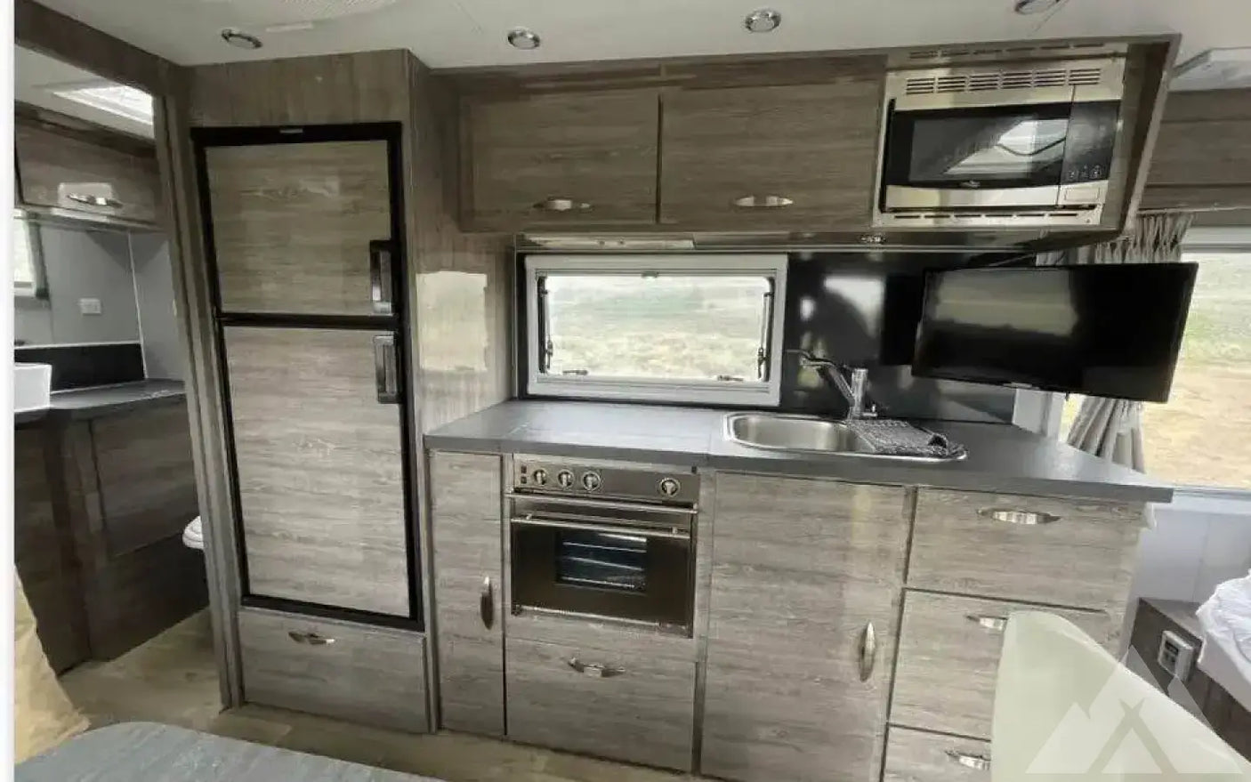 2019 Black Series hq19 — used overland trailer for sale in Scottsdale, AZ (photo 5)