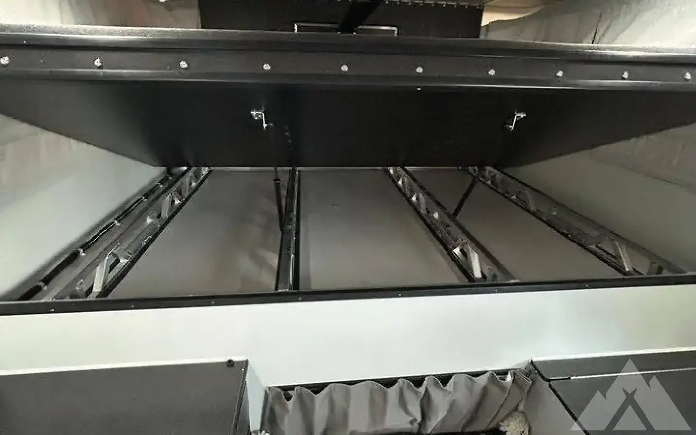2019 Four wheel camper hawk flatbed — used for sale in Sandy, UT (photo 4)
