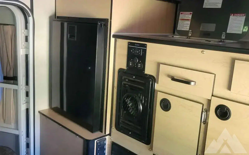 2019 Fourwheel camper hawk — used for sale in Phoenix, AZ (photo 3) — photo 3